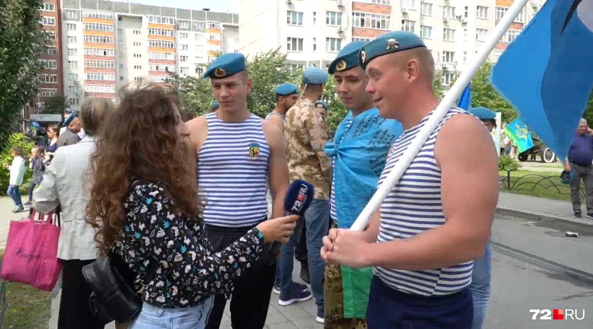 А вы уже видели десантников, которые купались в фонтанах сегодня? А вы уже видели десантников, которые купались в фонтанах сегодня?