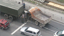 Водитель КамАЗа застрял в салоне после аварии с
военной техникой
