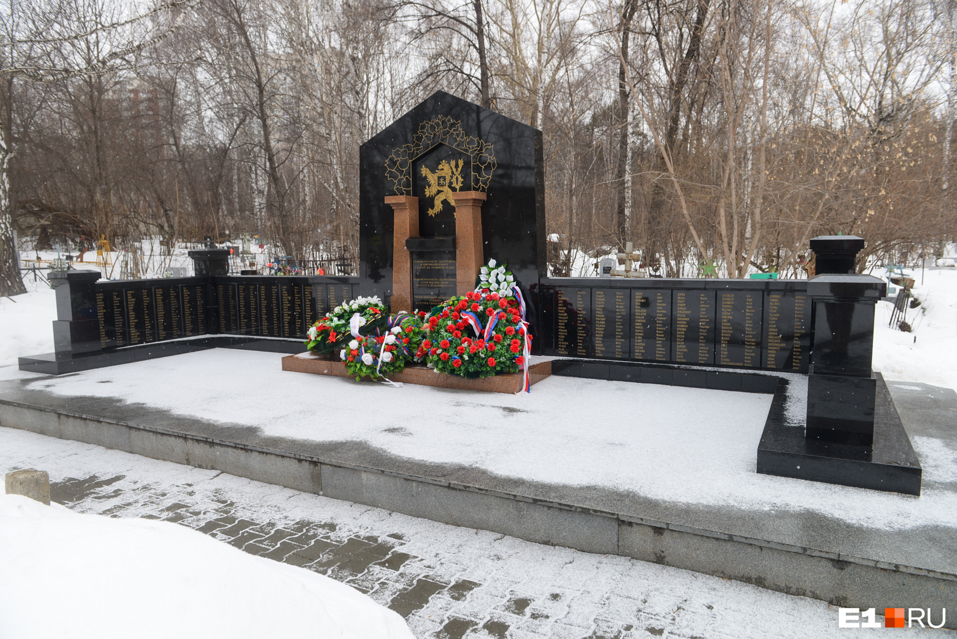 Сайт кладбища екатеринбург. Михайловское кладбище Екатеринбург фото.