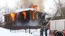 «Пламя охватило второй этаж»: в центре Архангельска горел деревянный дом