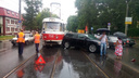 Прямо в багажник: на Красноармейской в Самаре трамвай столкнулся с автомобилем Toyota