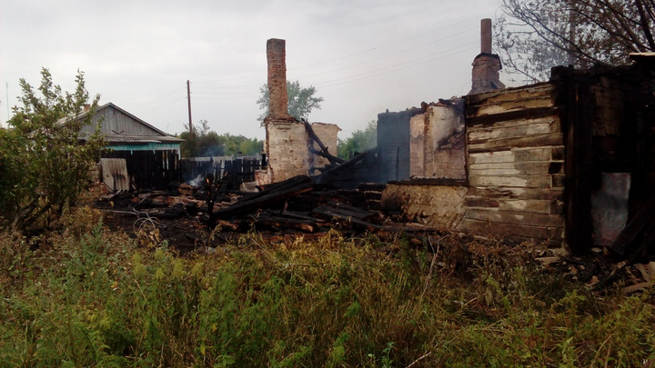 В Сафакулевском районе на пожаре погибли двое мужчин