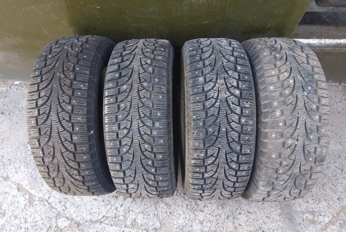 Pirelli Winter с сохранившимися шипами и без повреждений за <nobr class="_">11 000</nobr> рублей Pirelli Winter с сохранившимися шипами и без повреждений за <nobr class="_">11 000</nobr> рублей