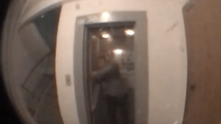 «Приходят по ночам, прячут свёртки»: закладчики наркотиков облюбовали челябинские лифты