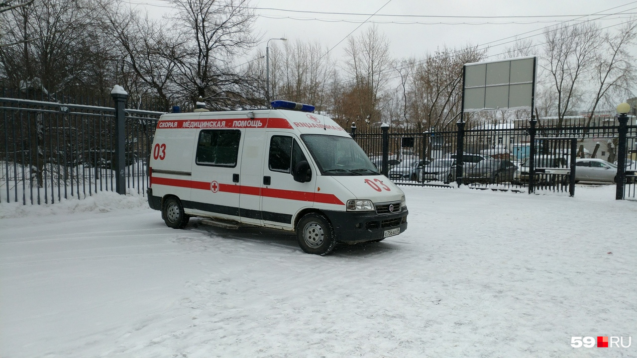 На месте массового мероприятия дежурит скорая На месте массового мероприятия дежурит скорая