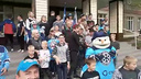 Болельщики «Сибири» подарили детскому дому игровую приставку и сертификат на мороженое
