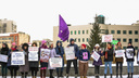«8 Марта не о цветах!»: феминистки устроили пикет в центре Новосибирска