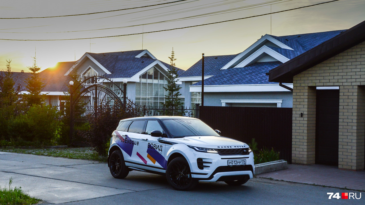 Evoque начинался как трёхдверная модель, но во втором поколении от такой версии отказались — основной спрос приходился на пятидверки Evoque начинался как трёхдверная модель, но во втором поколении от такой версии отказались — основной спрос приходился на пятидверки