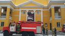 К музыкальному театру съехались 16 пожарных машин