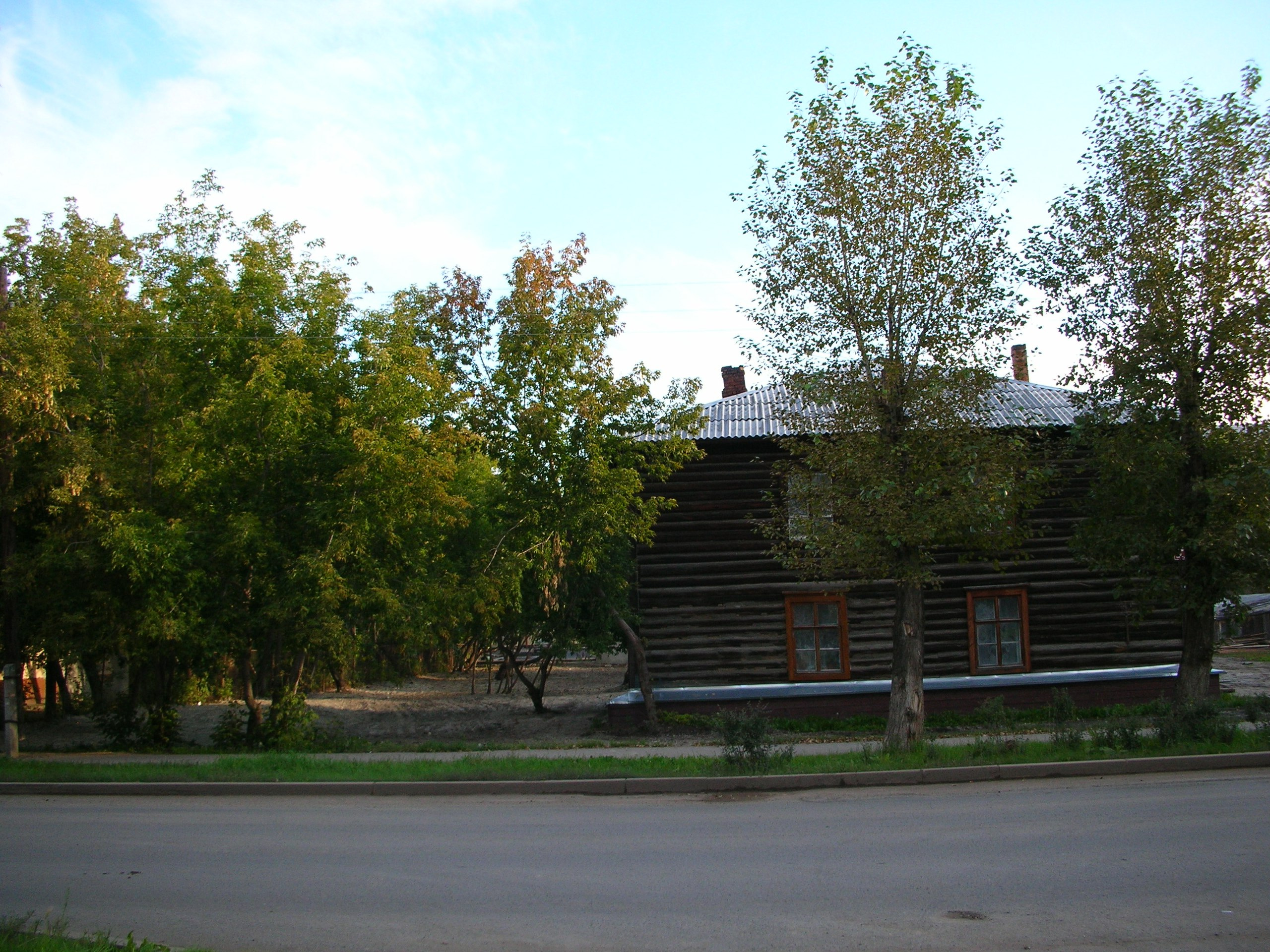 Дом на Баумана. Его снесли в 2008 году. Сейчас здесь раскинулся сквер Шахматистов Дом на Баумана. Его снесли в 2008 году. Сейчас здесь раскинулся сквер Шахматистов