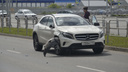 «К ней понаехали крутые машины»: в Челябинске девушка на Mercedes насмерть сбила пешехода
