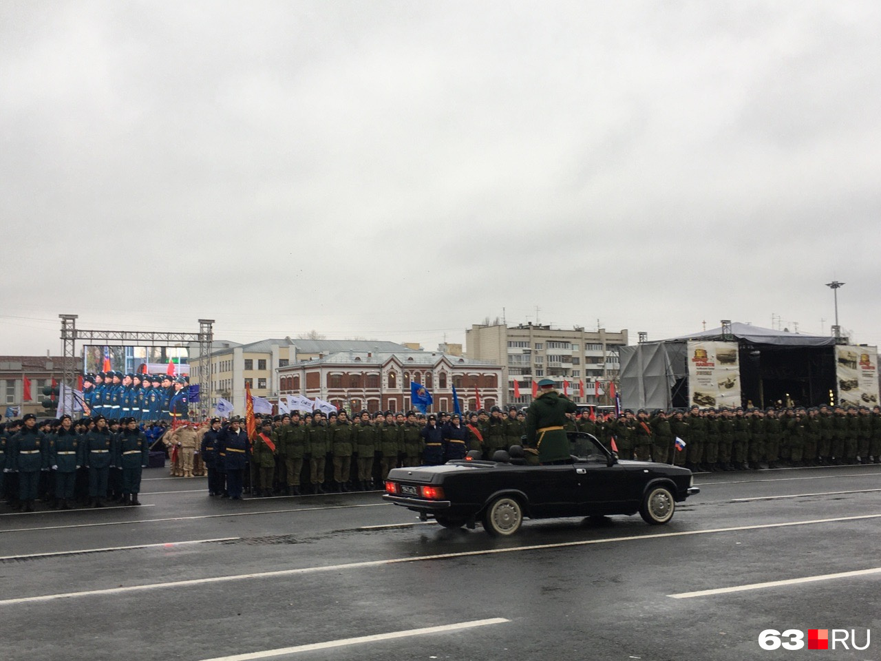 Трансляция парада памяти в самаре. Площадь Куйбышева Самара парад. Парад Победы в Самаре 1996 год. Картинка таков на параде в Куйбышеве. Чему был посвящен парад памяти прошедший в городе Самара в 2015 году.