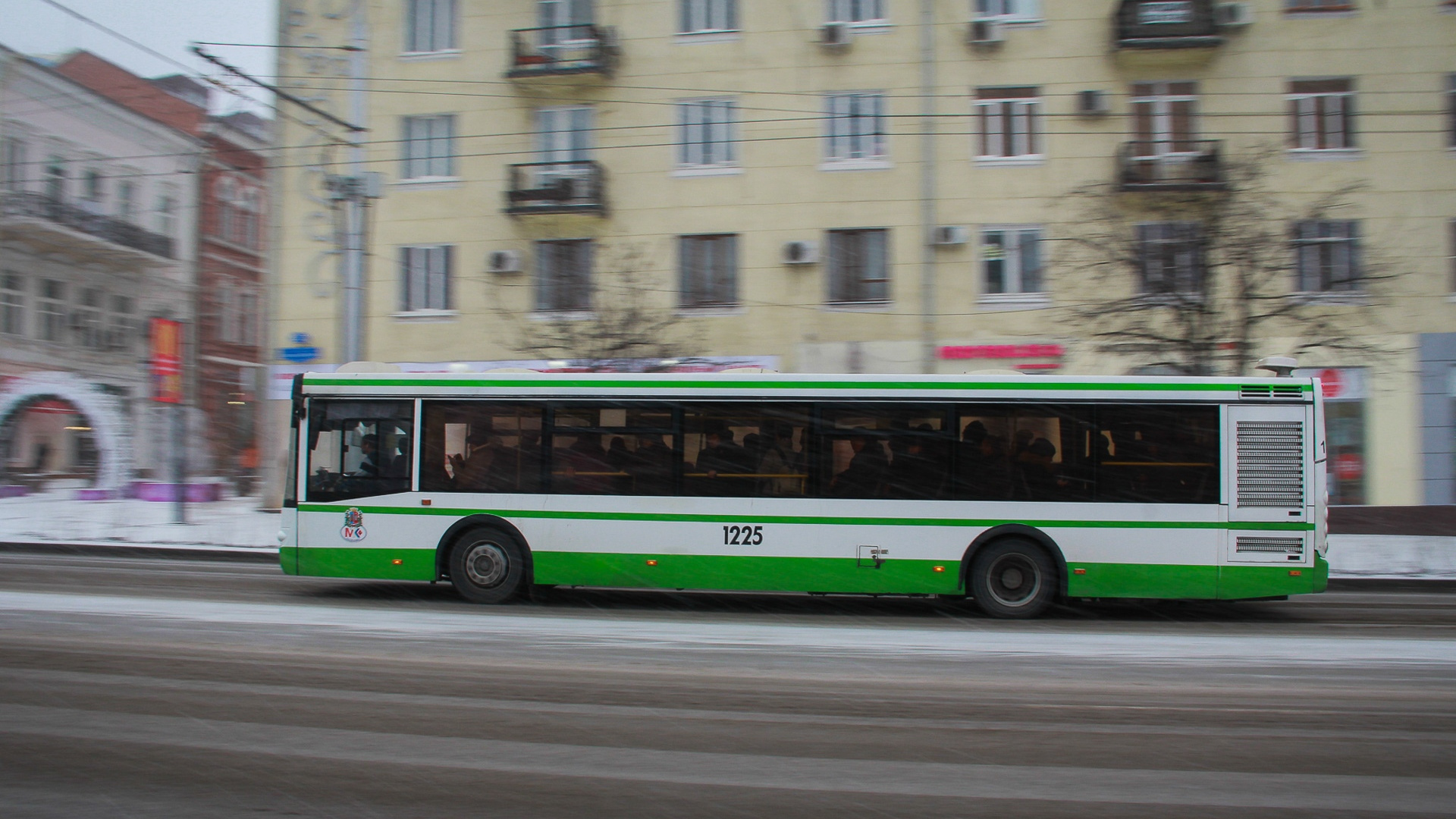 Жители Суворовского пожаловались директору дептранса на автобусы № 10А и № 27