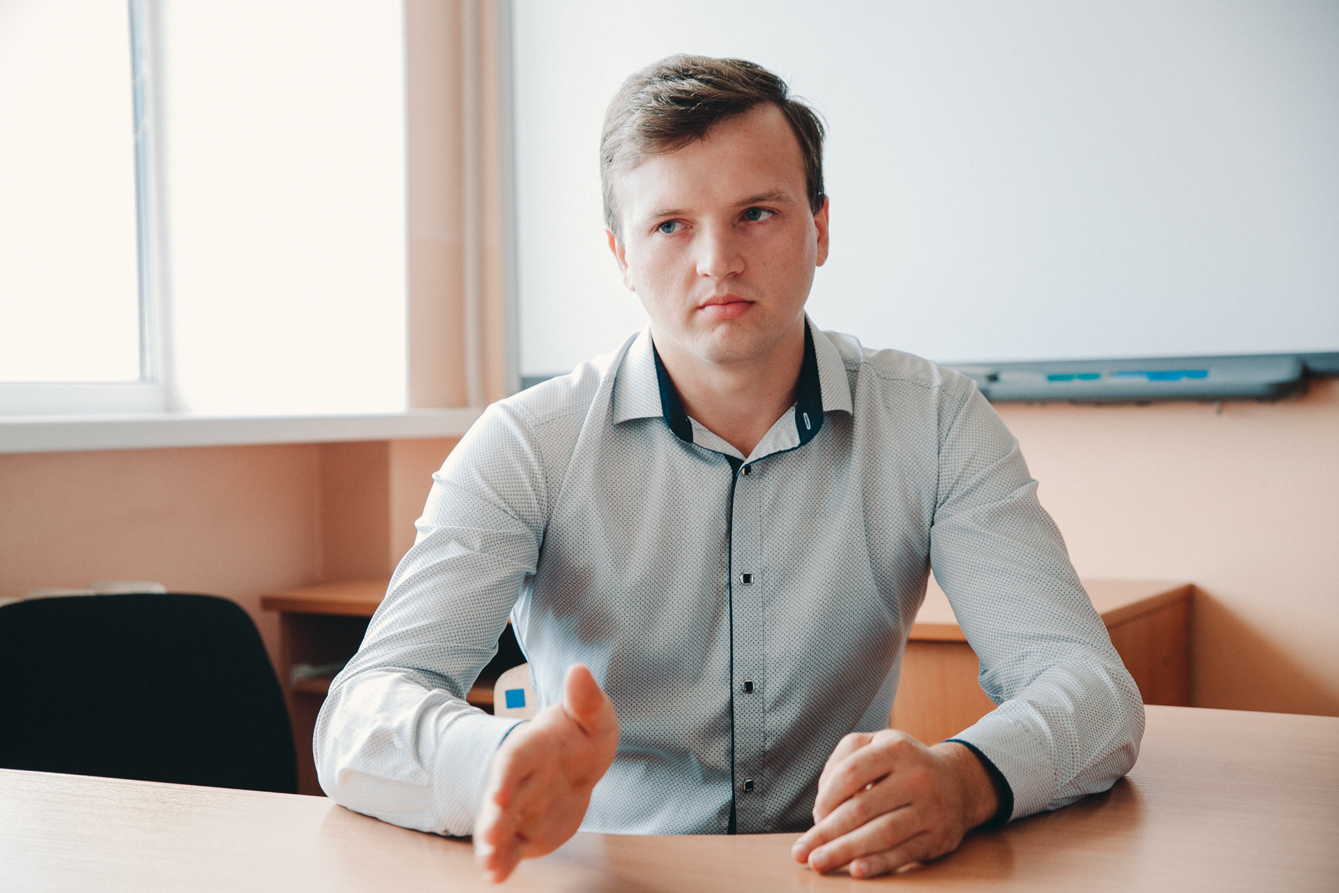 Молодой человек очень хотел стать учителем информатики, но не получилось — в год его поступления набора на специальность не было. Пошел на учителя начальных классов Молодой человек очень хотел стать учителем информатики, но не получилось — в год его поступления набора на специальность не было. Пошел на учителя начальных классов