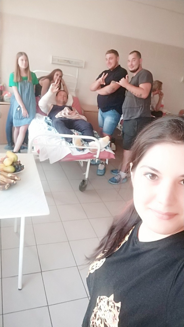 В больнице Александра Фирсова навестили друзья