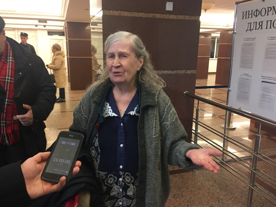 Нина Трапш сразу после освобождения поговорила с журналистом 72.ru Нина Трапш сразу после освобождения поговорила с журналистом 72.ru