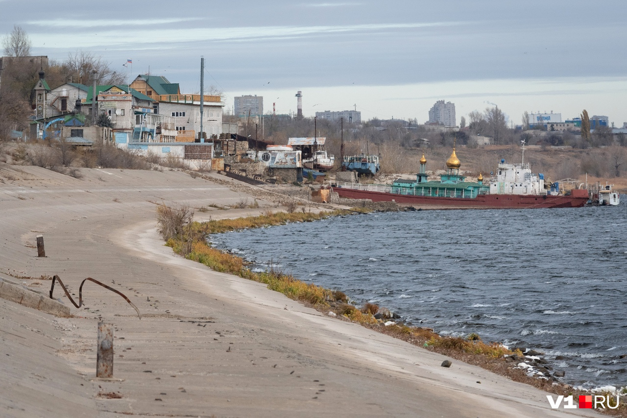 Фото кировский волгоград. Набережная Высоцкого Волгоград Кировский район. Набережная Владимира Высоцкого Волгоград. Набережная Кировского района Волгограда. Набережная в Кировском районе Волгограда.