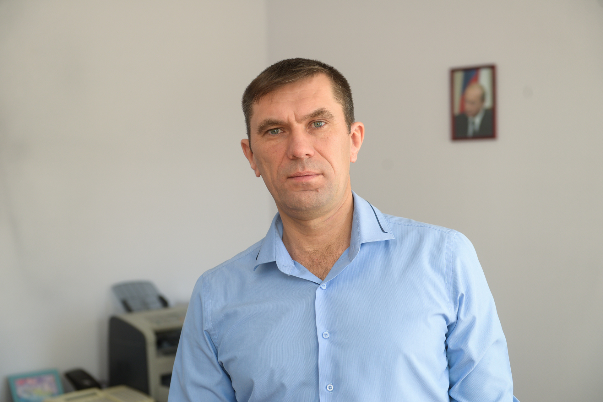 По словам генерального директора птицефабрики Максима Максимова, сегодня на предприятии трудится более 900 человек