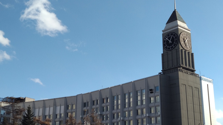 Второй раз за месяц в Красноярске сломались главные часы