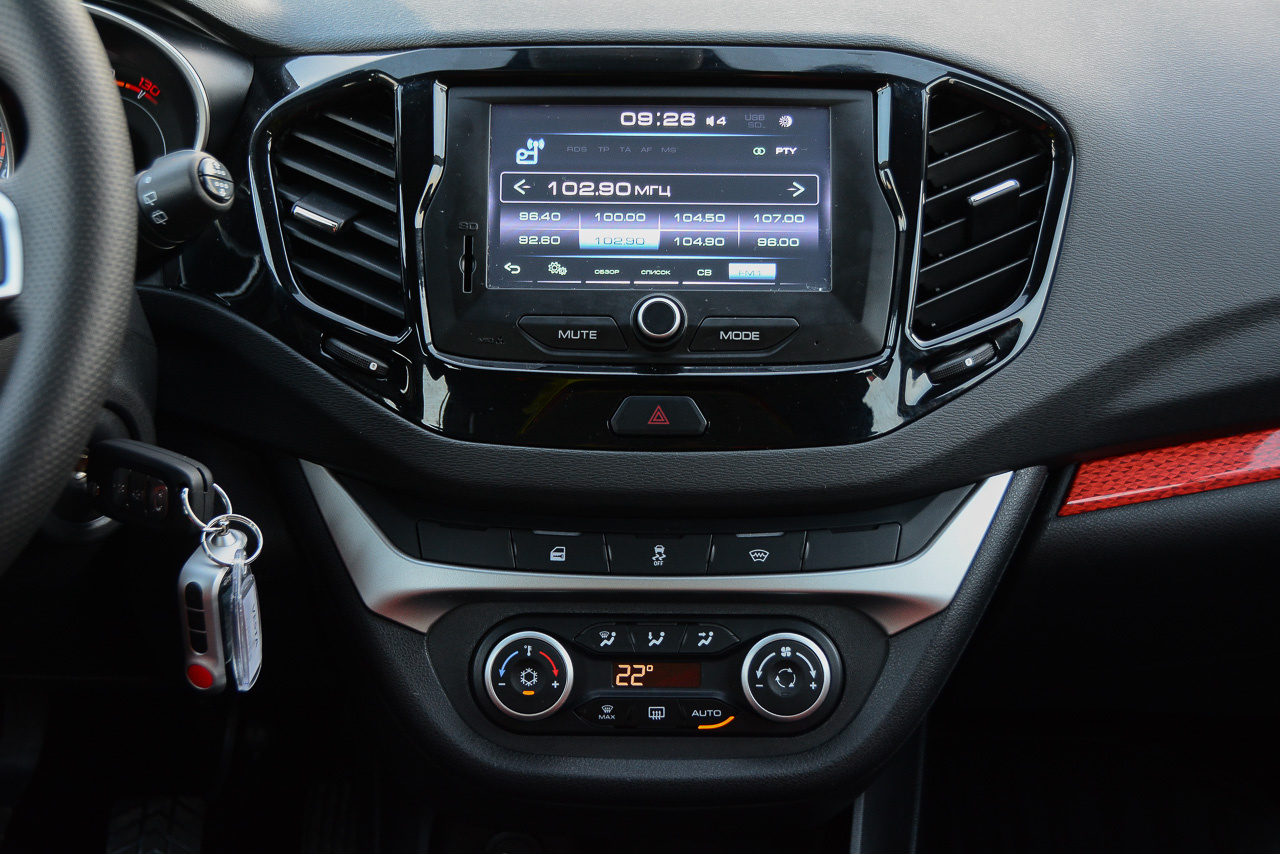 Богатые версии Lada Vesta имеют климат-контроль и мультимедийную систему. <br> Богатые версии Lada Vesta имеют климат-контроль и мультимедийную систему. <br>