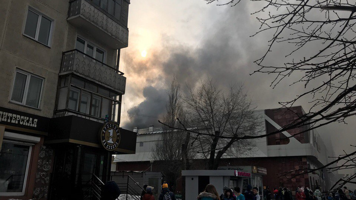 Четверо детей погибли при пожаре в ТРК «Зимняя вишня» в Кемерово