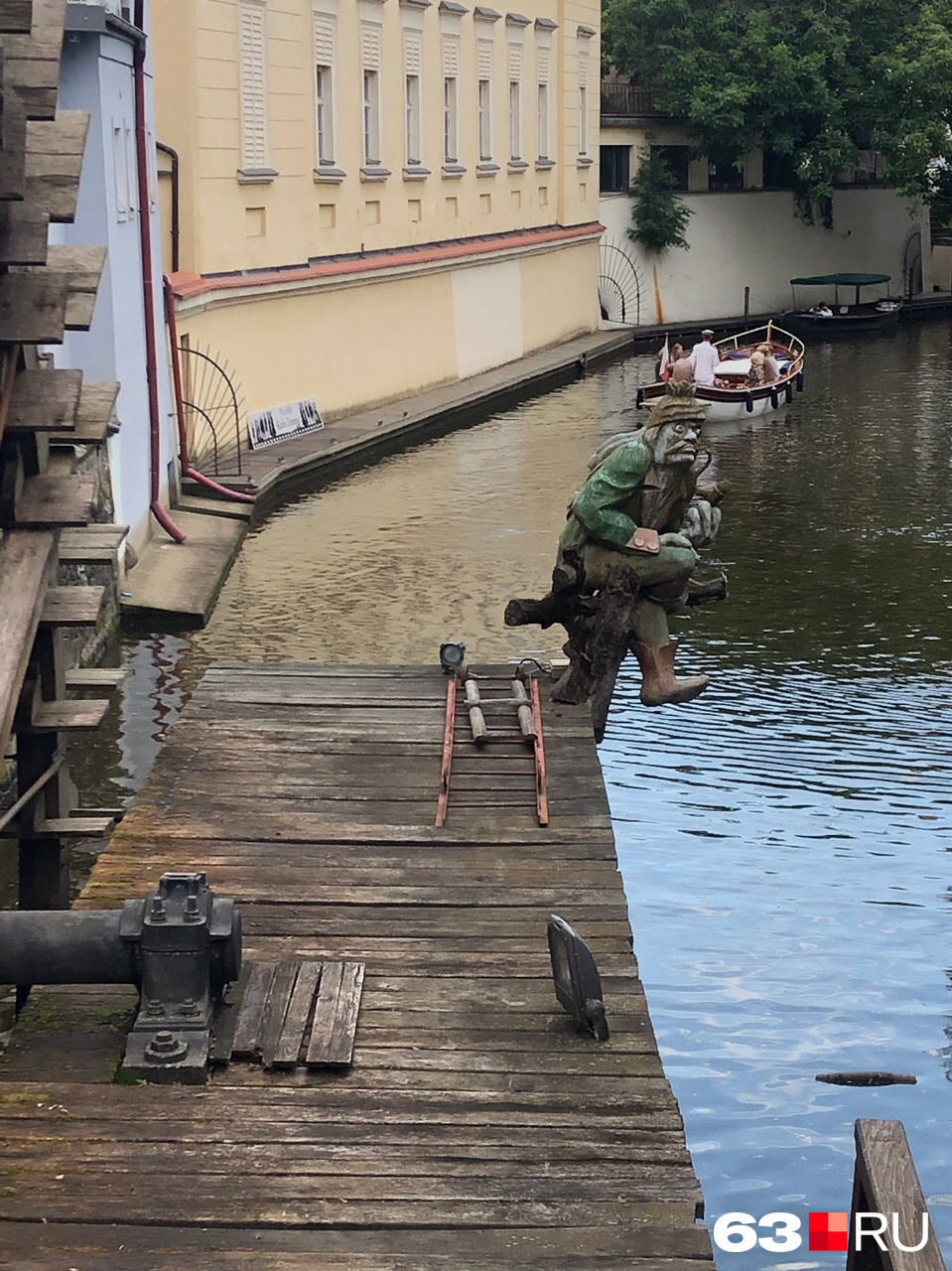 Река Чертовка с фигуркой Водяного Река Чертовка с фигуркой Водяного