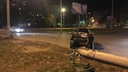 Не уступил дорогу: на Димитрова водитель Hyundai снес столб рядом с остановкой