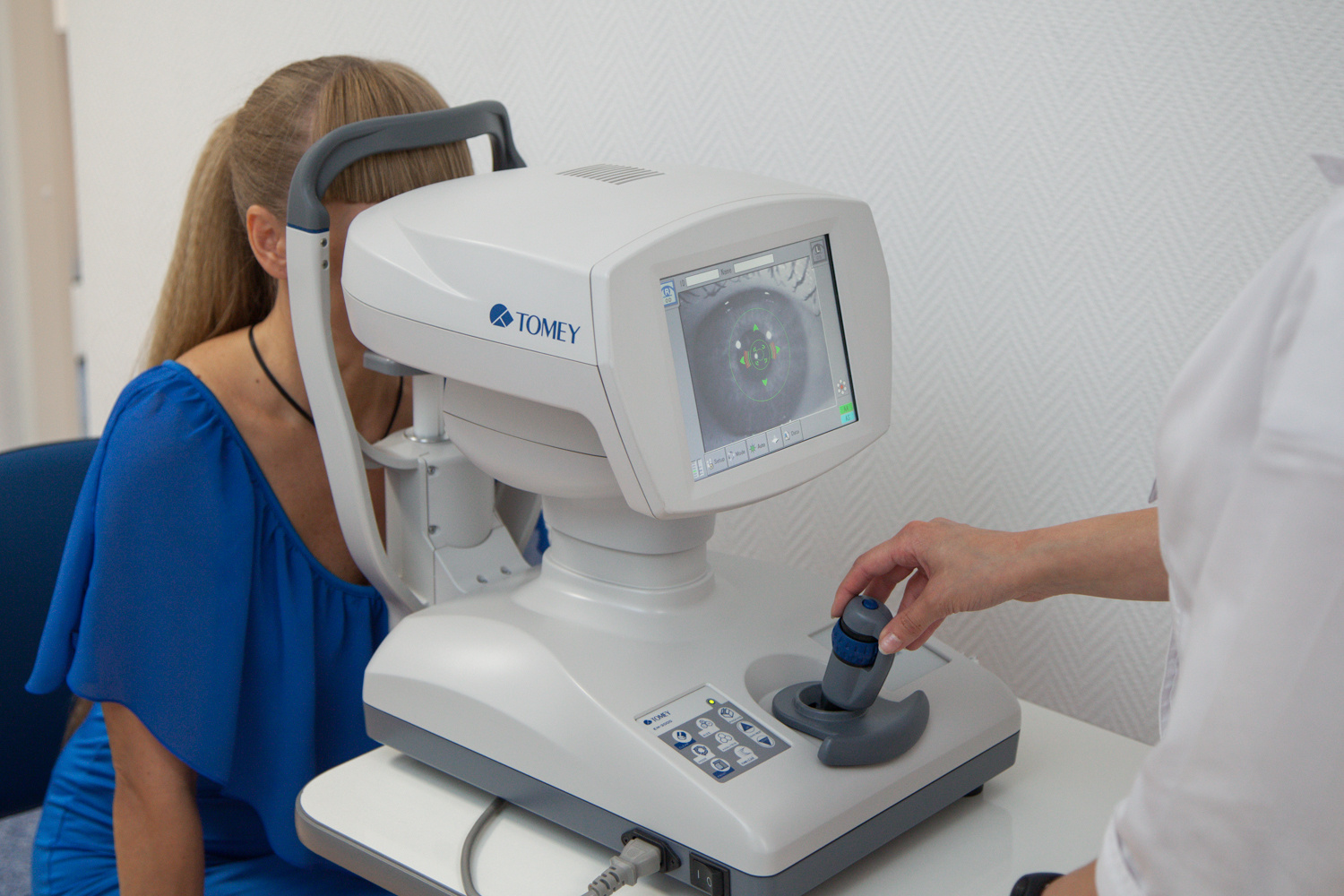 Обязательное бесконтактное измерение внутриглазного давления — основной метод диагностики глаукомы