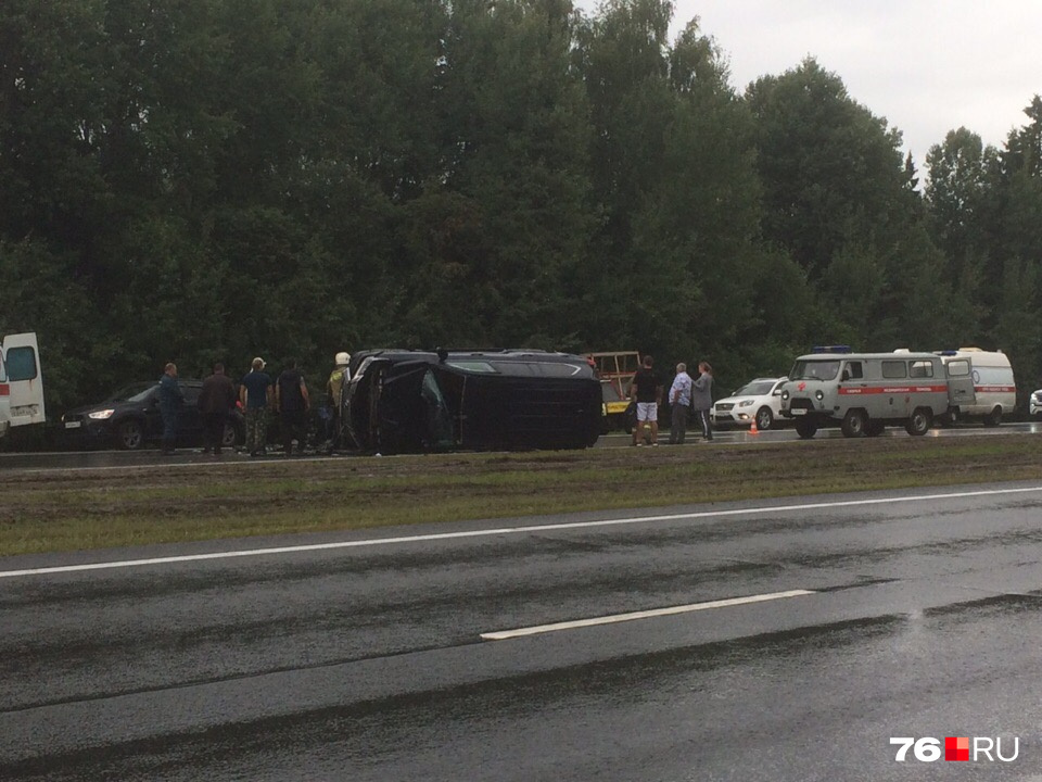 Дтп трасса холмогоры. ДТП трасса м8 под Ярославлем сегодня. Авария 09.07 трасса м8 Московская область. Авария на трассе Кедровка.