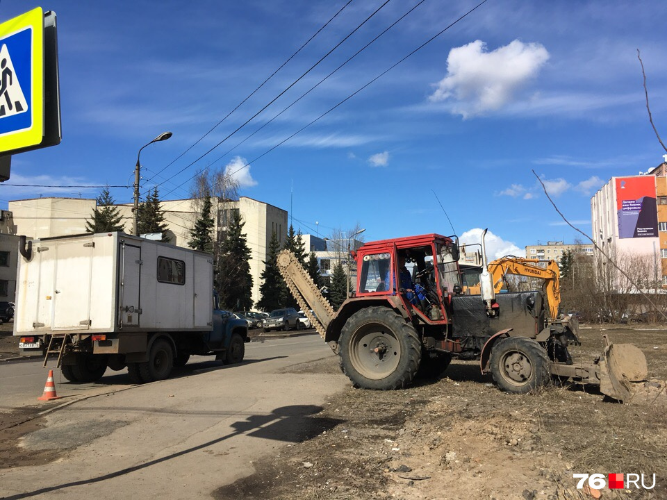 На месте уже стоит спецтехника На месте уже стоит спецтехника