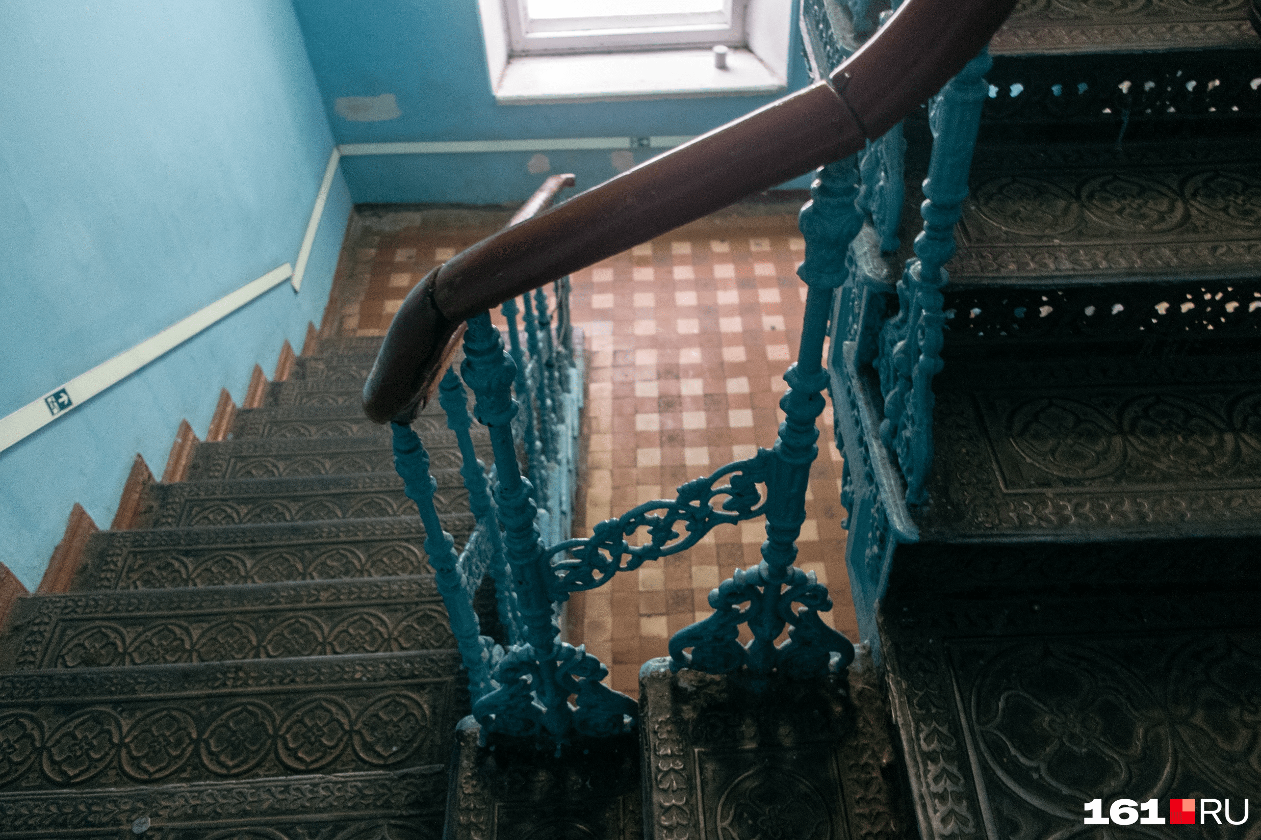 Чугунная лестница в одном из старых ростовских домов