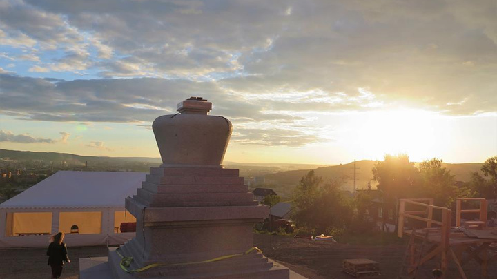 В 700 метрах от часовни Параскевы Пятницы поставили буддийский монумент