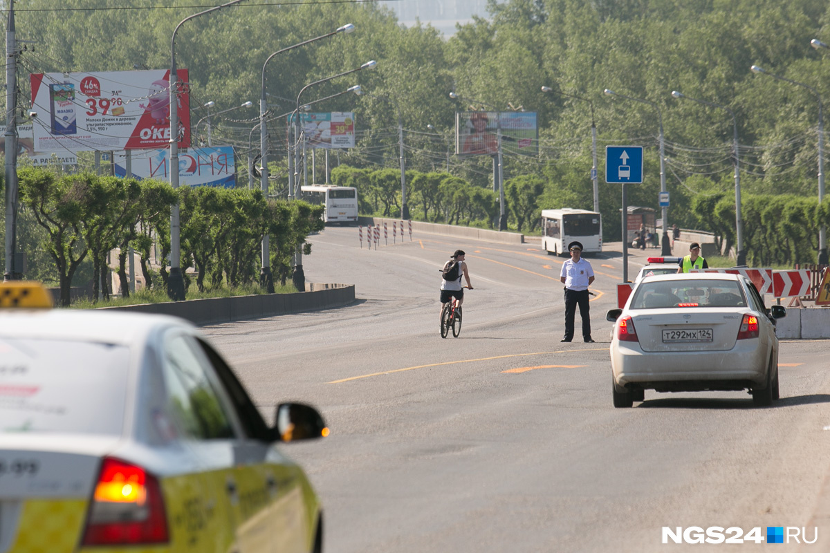 Мост перекрыли в субботу утром Мост перекрыли в субботу утром