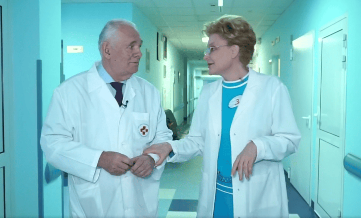 Елена Малышева и Леонид Рошаль уверены, что спасти Ваню удалось благодаря профессионализму врачей Елена Малышева и Леонид Рошаль уверены, что спасти Ваню удалось благодаря профессионализму врачей