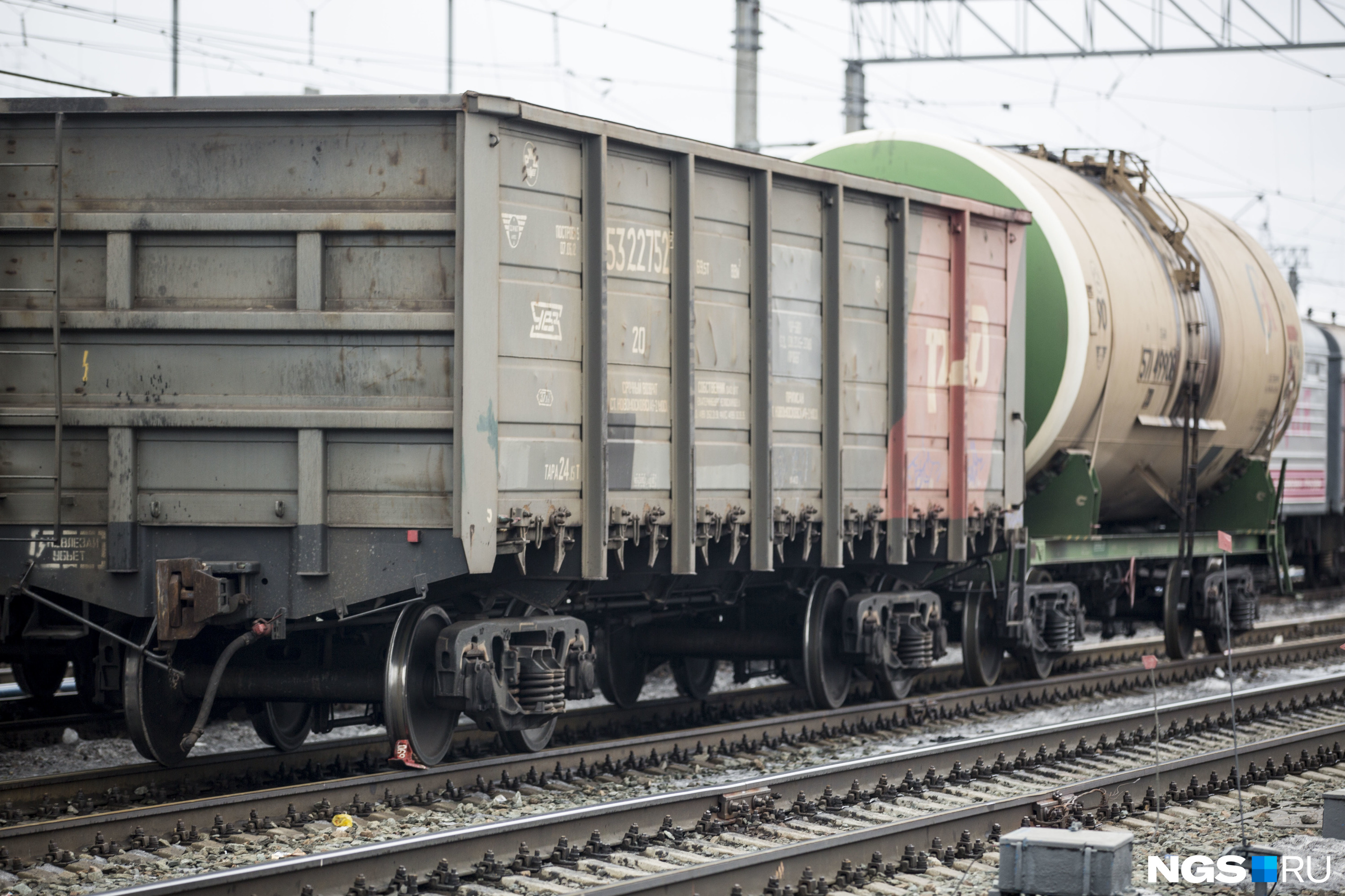 Грузовой поезд тула. Тчэ-27 дербент. Тчэ 27. Грузовой поезд вл-80. Электровоз вл80с с грузовым поездом.