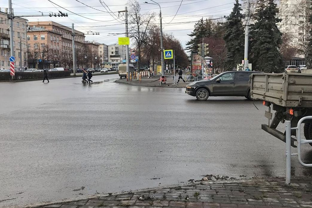 Пешеходный переход в районе «Уральских пельменей» после возвращения на прежнее место соединил между собой две прогулочные зоны в одну