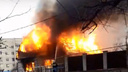 «Огонь охватил все строение»: в Волгограде сгорел частный дом