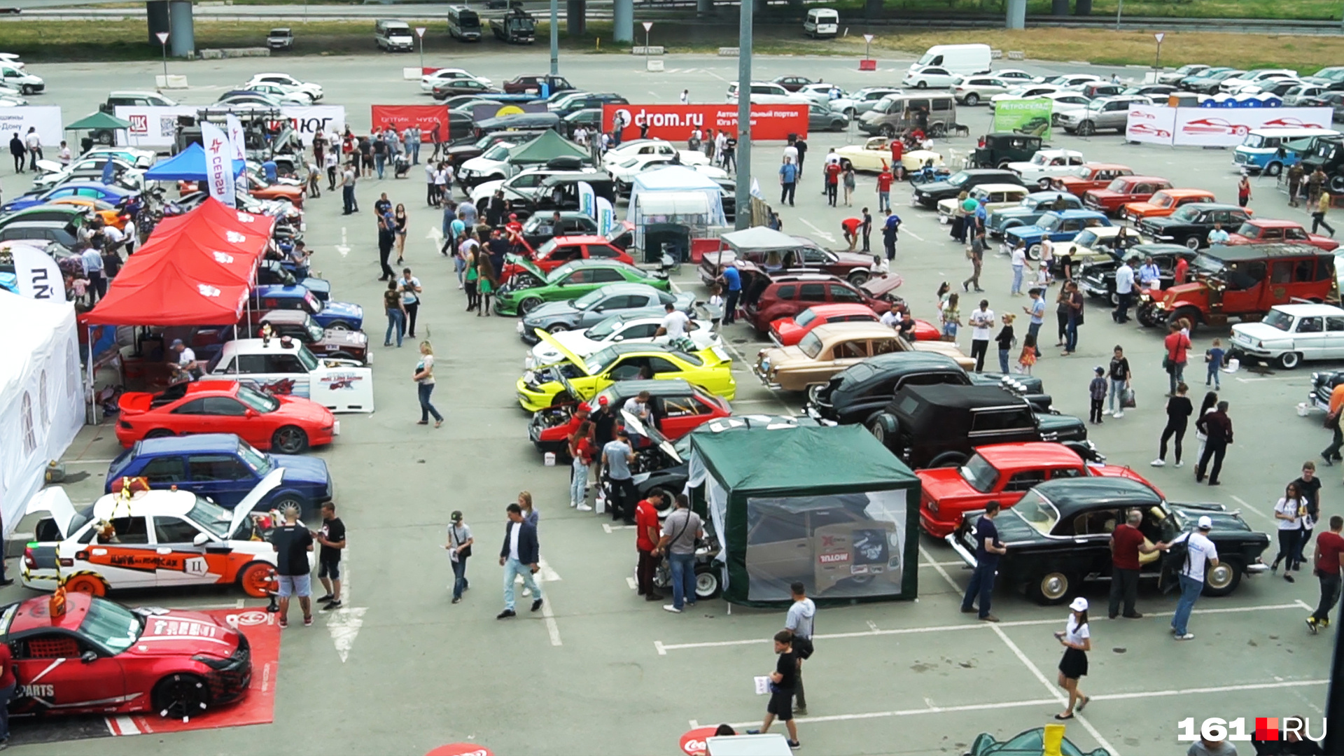В фестивале приняли участие сотни машин
