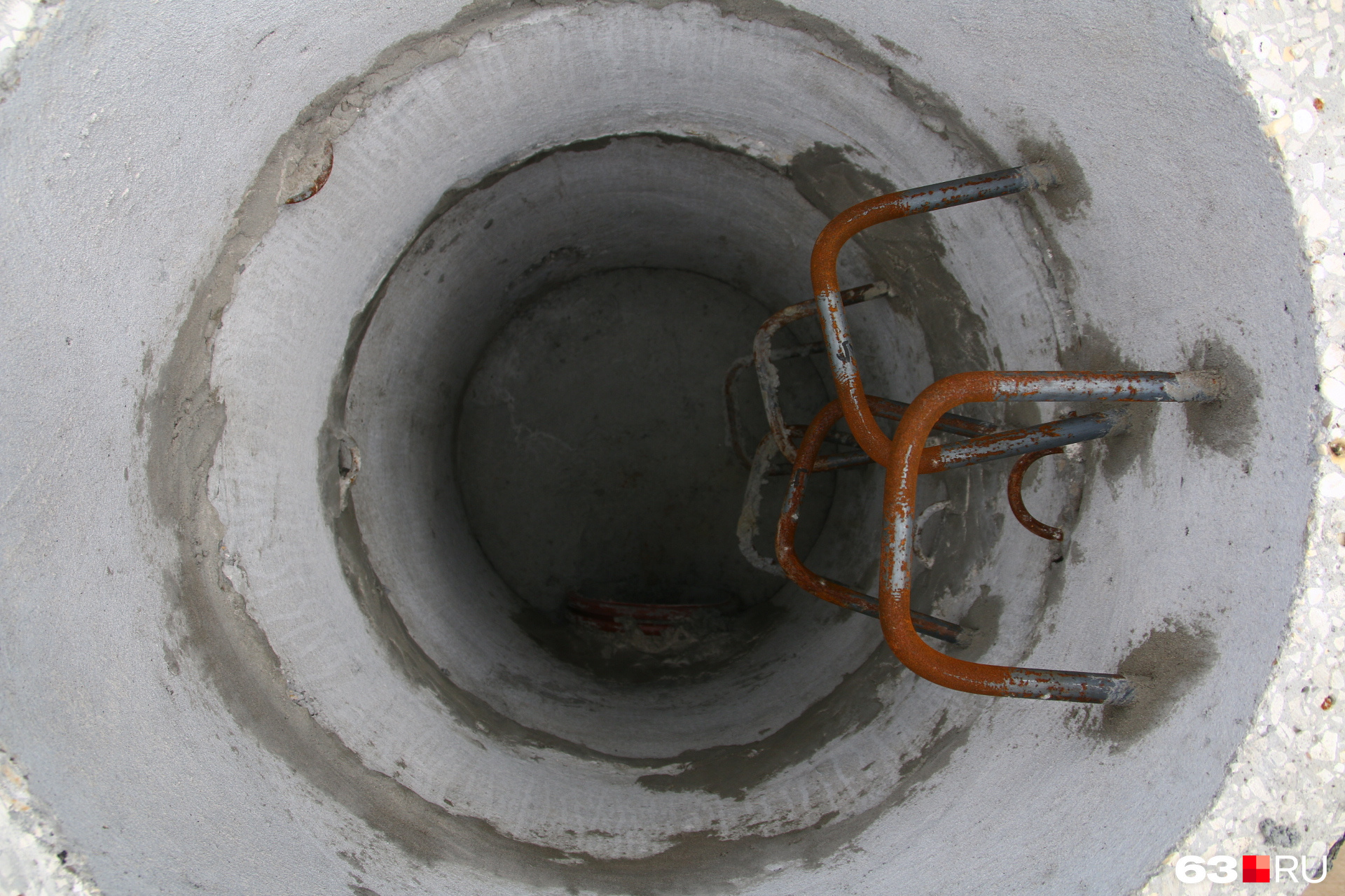 Готовый колодец для обслуживания ливневой канализации 