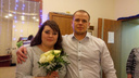 «Под бой курантов»: на Южном Урале в последний день уходящего года сто пар сыграли свадьбы