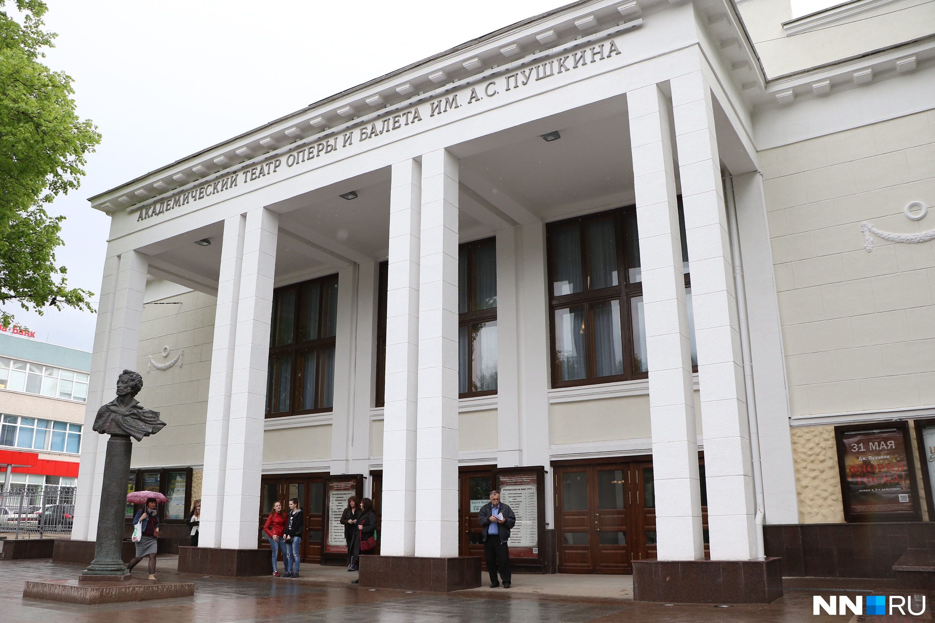 Напротив театра должны появиться четыре выхода со станции 