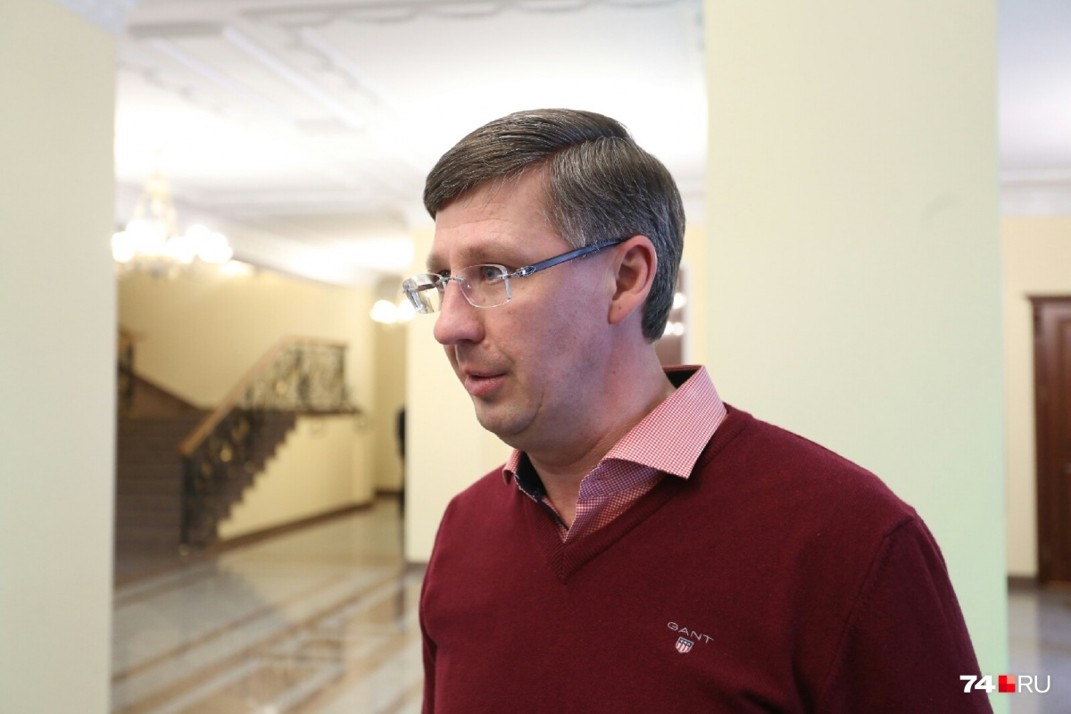 Александр Павлюченко рад, что новому губернатору всего 46 лет. Он надеется, что вопросы решать с ним будет легче и быстрее Александр Павлюченко рад, что новому губернатору всего 46 лет. Он надеется, что вопросы решать с ним будет легче и быстрее