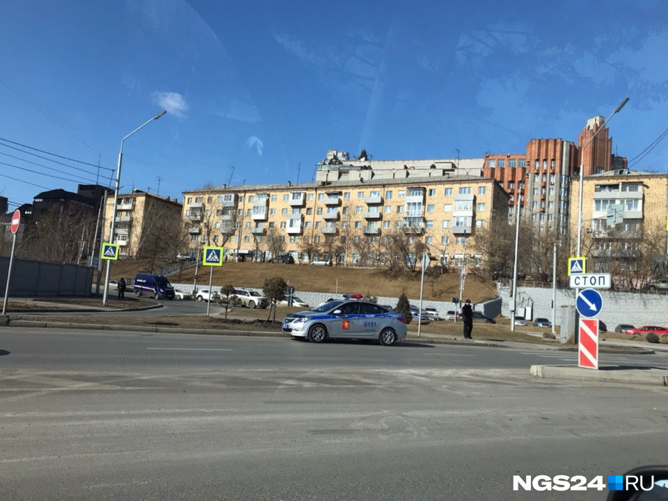 В центре Красноярска перекрыта Дубровинского В центре Красноярска перекрыта Дубровинского