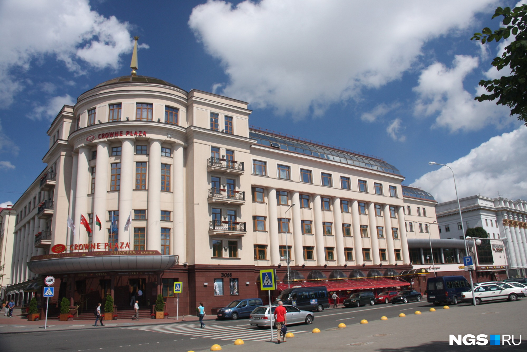 Пятизвёздочный отель Crowne Plaza — цены на номера начинаются здесь с 7800 рублей
