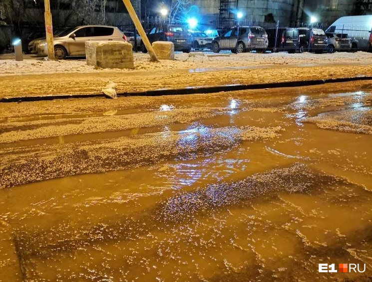 Частично вода успела замерзнуть Частично вода успела замерзнуть