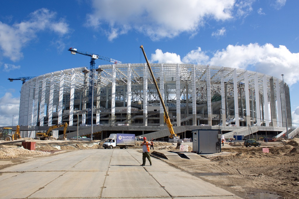 На
стадионе  завершены работы по устройству монолитных конструкций пешеходной
эстакады
