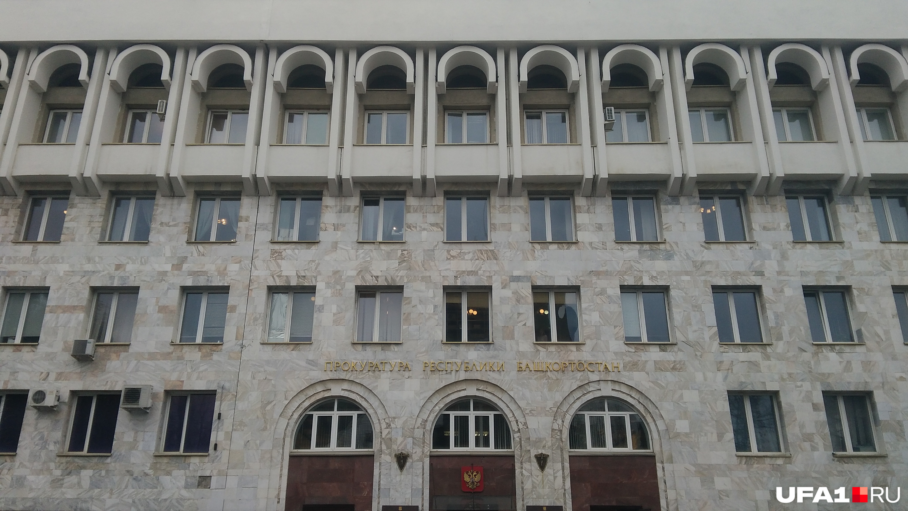 Отсутствие любопытных лиц в окнах придавало ощущение обреченности протеста Фаткуллы Исхакова Отсутствие любопытных лиц в окнах придавало ощущение обреченности протеста Фаткуллы Исхакова