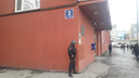 Здание Госбанка на площади Ленина оцепили бойцы Росгвардии