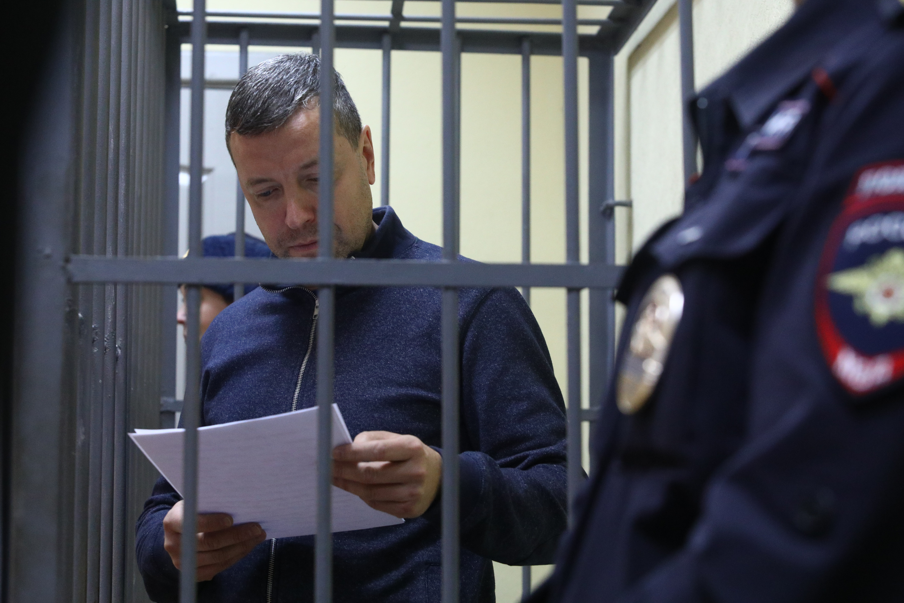 Михаил Бусылко 1 декабря на мере пресечения в Ленинском суде до принятия решения о домашнем аресте
