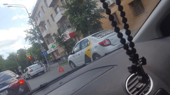 «Яндекс.Такси» будет наказывать тюменских водителей за регулярное превышение скорости